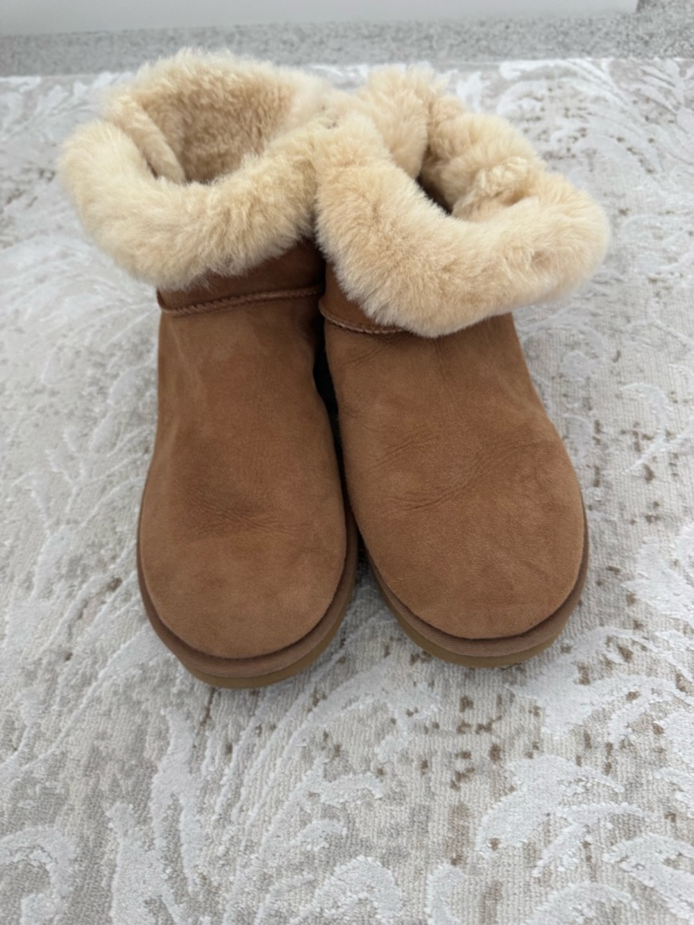 UGG button side Chestnut Suede Shearling Cuff Ankle Booties size 11